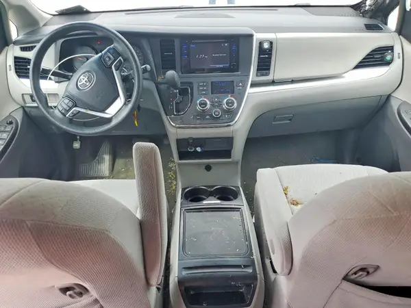 5TDKZ3DC7HS822551 2017 TOYOTA SIENNA - Image 8