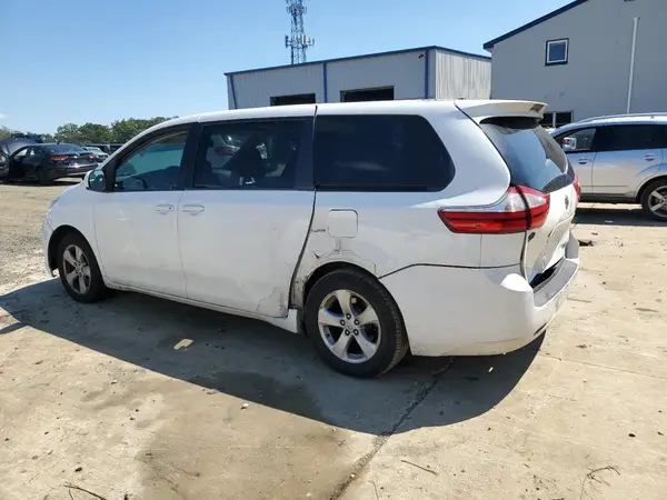 5TDKZ3DC7HS823778 2017 TOYOTA SIENNA - Image 2