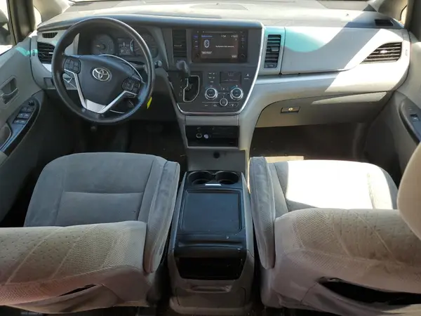 5TDKZ3DC7HS823778 2017 TOYOTA SIENNA - Image 8