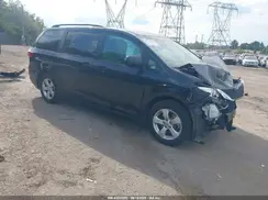 5TDKZ3DC7HS824610 2017 TOYOTA SIENNA