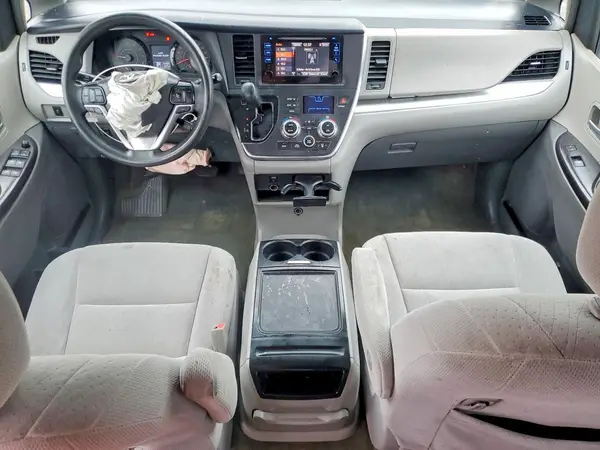 5TDKZ3DC7HS824705 2017 TOYOTA SIENNA - Image 8