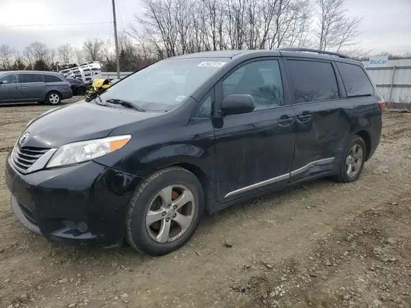 5TDKZ3DC7HS827104 2017 TOYOTA SIENNA - Image 1