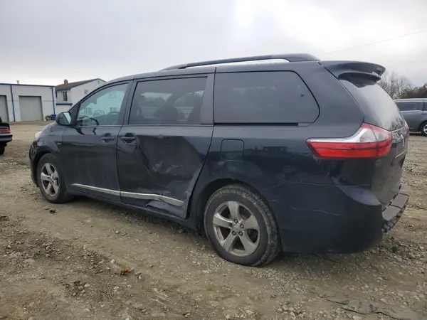 5TDKZ3DC7HS827104 2017 TOYOTA SIENNA - Image 2