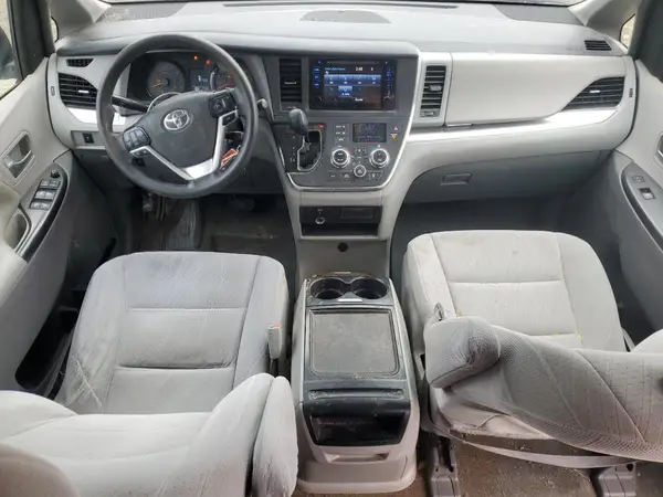 5TDKZ3DC7HS827104 2017 TOYOTA SIENNA - Image 8