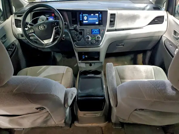 5TDKZ3DC7HS831069 2017 TOYOTA SIENNA - Image 8