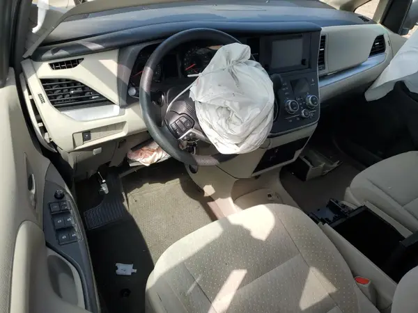 5TDKZ3DC7HS834280 2017 TOYOTA SIENNA - Image 8