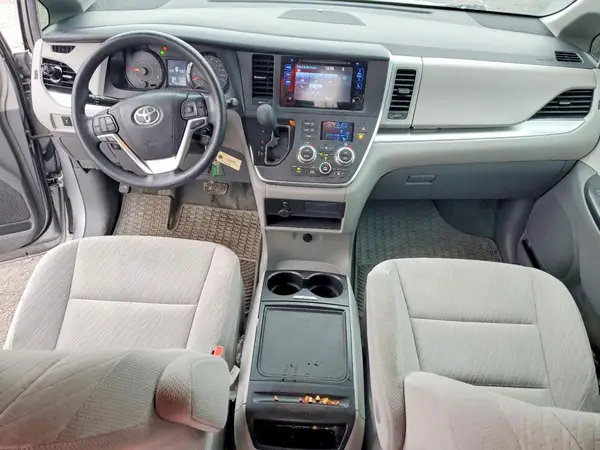 5TDKZ3DC7HS836630 2017 TOYOTA SIENNA - Image 8