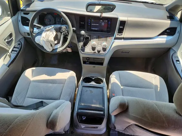 5TDKZ3DC7HS837230 2017 TOYOTA SIENNA - Image 8