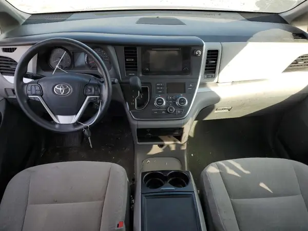 5TDKZ3DC7HS840791 2017 TOYOTA SIENNA - Image 8