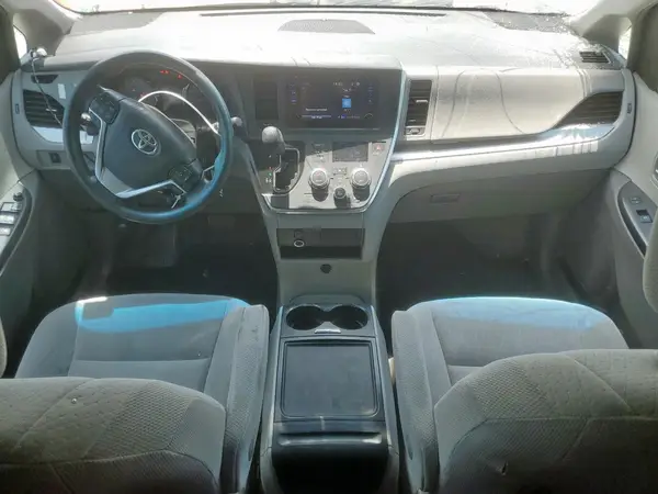 5TDKZ3DC7HS843304 2017 TOYOTA SIENNA - Image 8