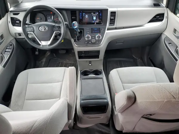 5TDKZ3DC7HS850933 2017 TOYOTA SIENNA - Image 8