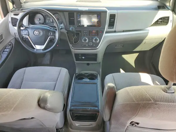 5TDKZ3DC7HS851368 2017 TOYOTA SIENNA - Image 8