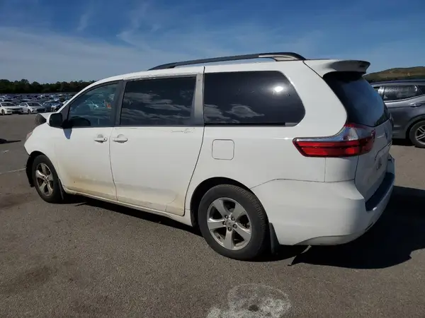 5TDKZ3DC7HS853105 2017 TOYOTA SIENNA - Image 2
