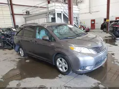 5TDKZ3DC7HS854030 2017 TOYOTA SIENNA