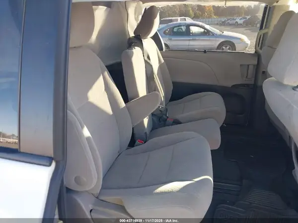 5TDKZ3DC7HS855386 2017 TOYOTA SIENNA - Image 8