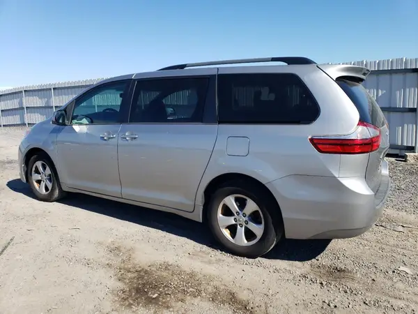 5TDKZ3DC7HS859762 2017 TOYOTA SIENNA - Image 2
