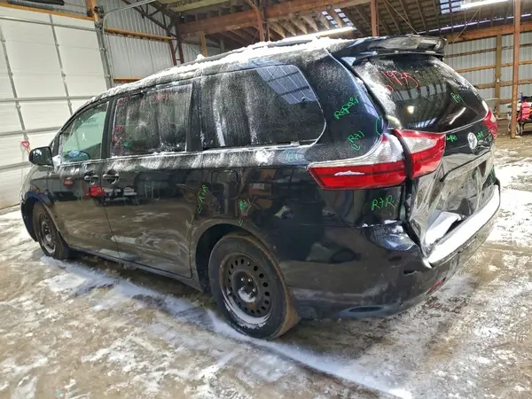 5TDKZ3DC7HS863147 2017 TOYOTA SIENNA - Image 2