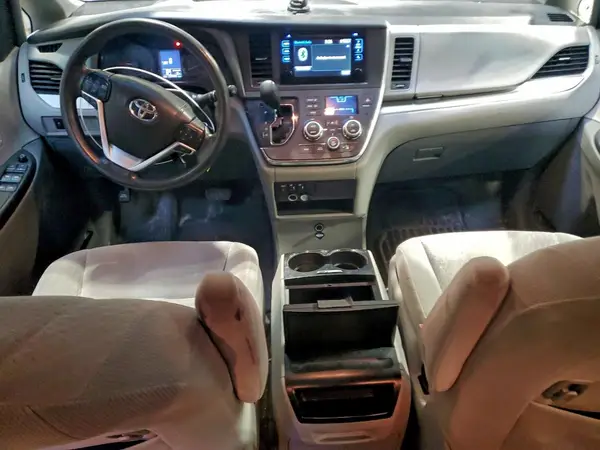 5TDKZ3DC7HS863147 2017 TOYOTA SIENNA - Image 8