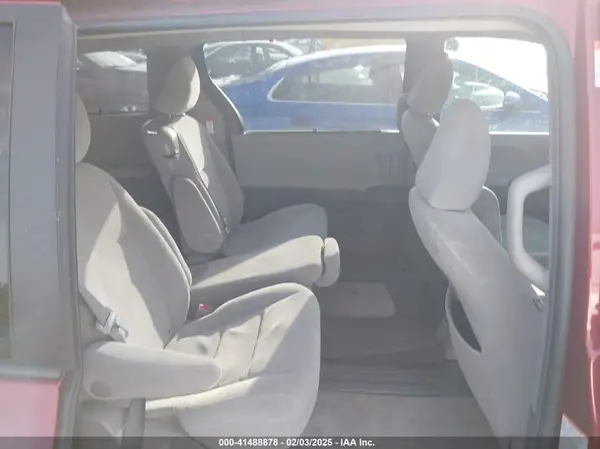 5TDKZ3DC7HS863682 2017 TOYOTA SIENNA - Image 8