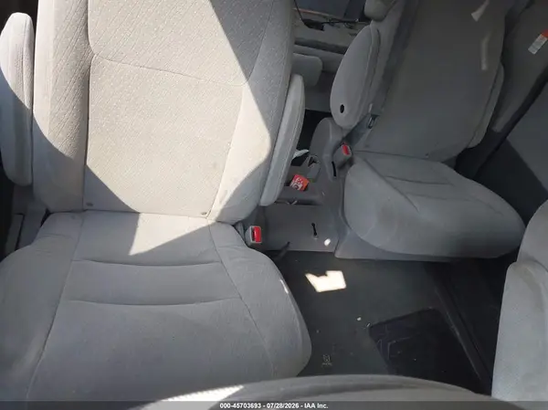 5TDKZ3DC7HS865335 2017 TOYOTA SIENNA - Image 8