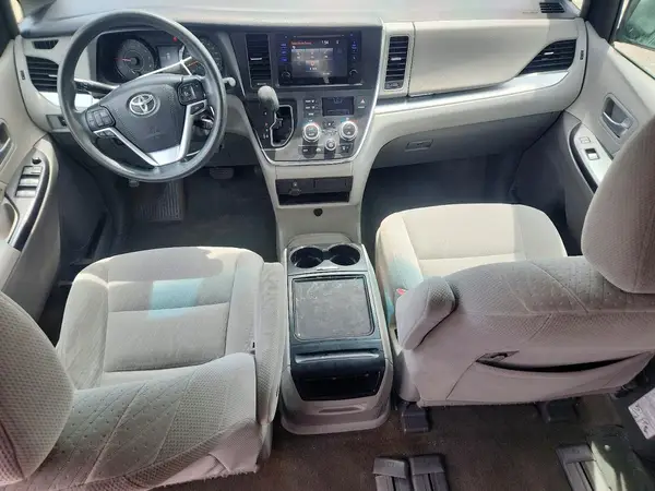 5TDKZ3DC7HS875654 2017 TOYOTA SIENNA - Image 8