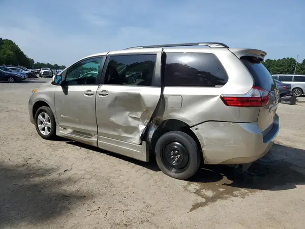 5TDKZ3DC7HS877484 2017 TOYOTA SIENNA - Image 2