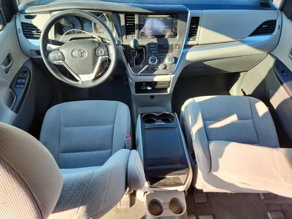 5TDKZ3DC7HS878196 2017 TOYOTA SIENNA - Image 8