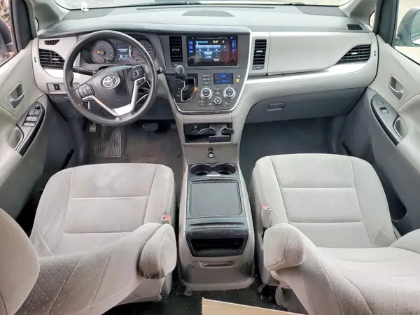5TDKZ3DC7HS879803 2017 TOYOTA SIENNA - Image 8