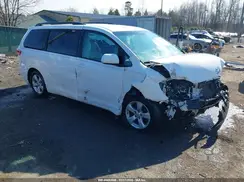 5TDKZ3DC7HS881390 2017 TOYOTA SIENNA
