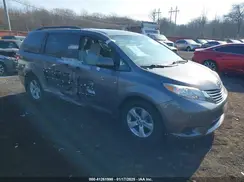 5TDKZ3DC7HS882975 2017 TOYOTA SIENNA