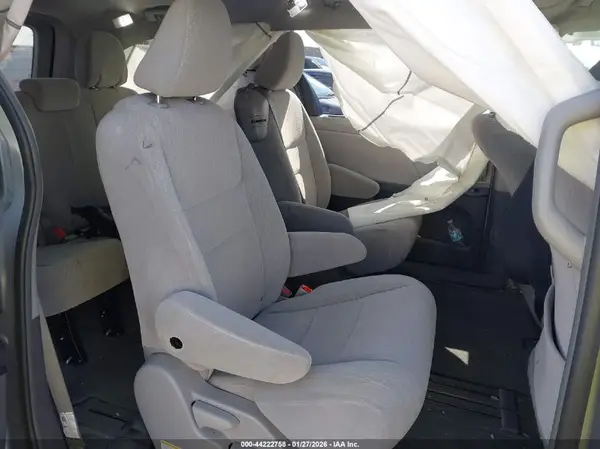 5TDKZ3DC7HS883740 2017 TOYOTA SIENNA - Image 8