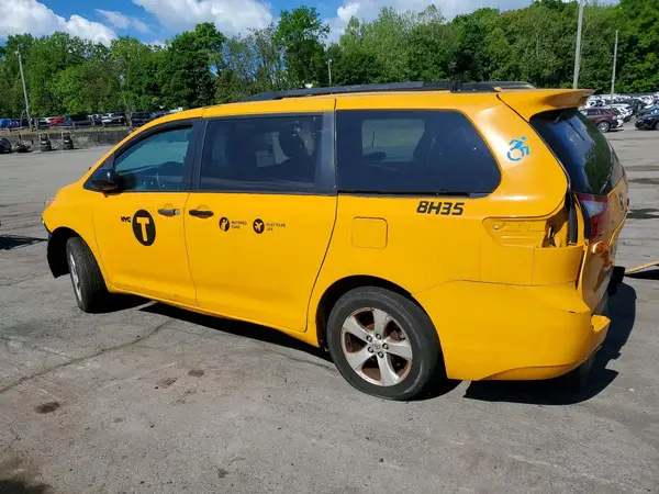 5TDKZ3DC7HS886444 2017 TOYOTA SIENNA - Image 2