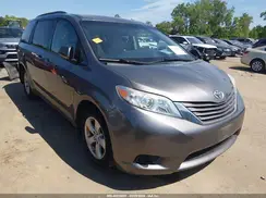 5TDKZ3DC7HS887013 2017 TOYOTA SIENNA