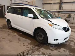 5TDKZ3DC7HS889733 2017 TOYOTA SIENNA