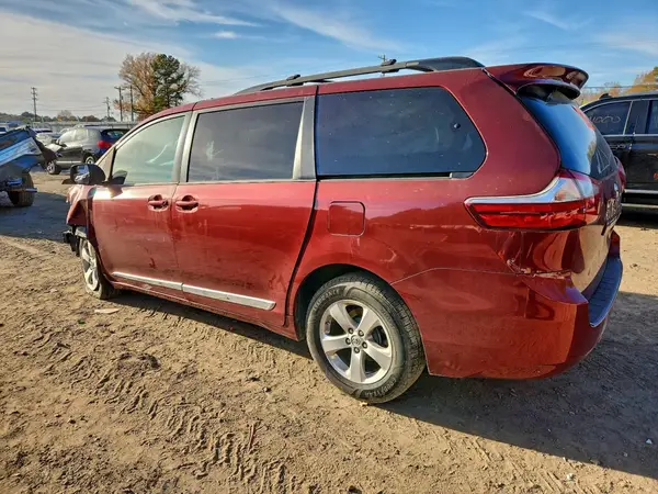 5TDKZ3DC7HS894592 2017 TOYOTA SIENNA - Image 2