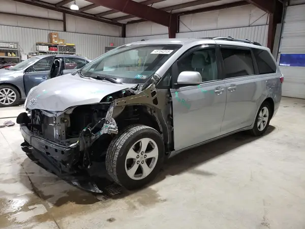 5TDKZ3DC7HS896097 2017 TOYOTA SIENNA - Image 1