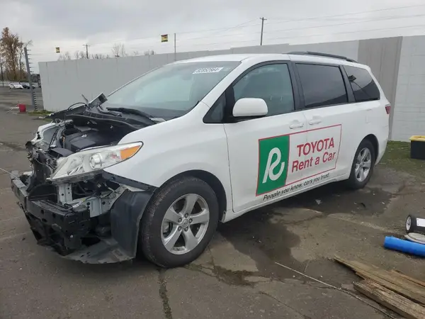 5TDKZ3DC7HS898464 2017 TOYOTA SIENNA - Image 1