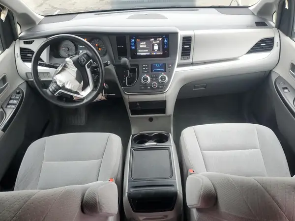 5TDKZ3DC7HS898464 2017 TOYOTA SIENNA - Image 8