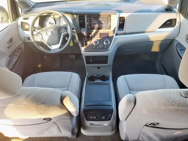 5TDKZ3DC7JS901370 2018 TOYOTA SIENNA - Image 8