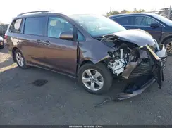 5TDKZ3DC7JS902308 2018 TOYOTA SIENNA