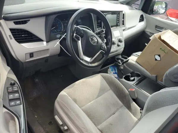 5TDKZ3DC7JS907427 2018 TOYOTA SIENNA - Image 8
