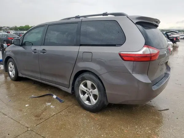 5TDKZ3DC7JS909291 2018 TOYOTA SIENNA - Image 2