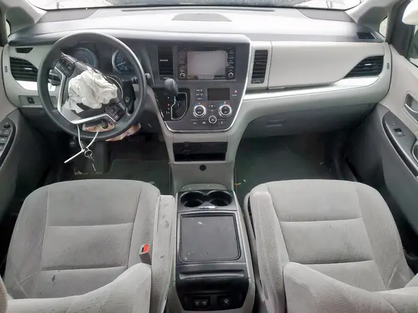 5TDKZ3DC7JS909291 2018 TOYOTA SIENNA - Image 8