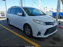 5TDKZ3DC7JS912045 2018 TOYOTA SIENNA