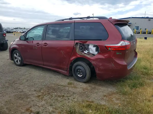 5TDKZ3DC7JS913471 2018 TOYOTA SIENNA - Image 2