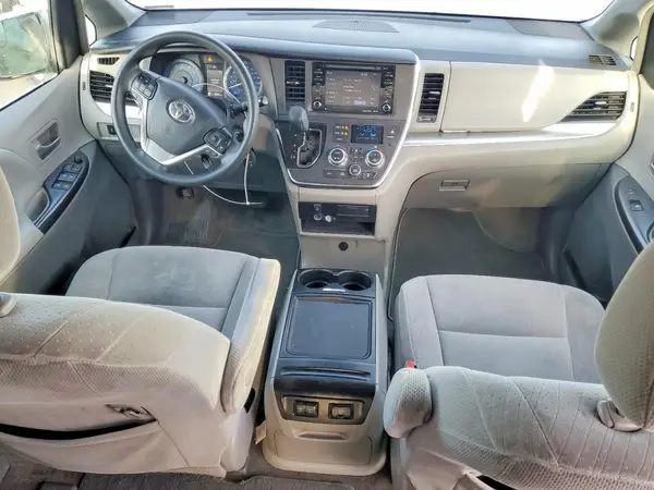 5TDKZ3DC7JS923773 2018 TOYOTA SIENNA - Image 8