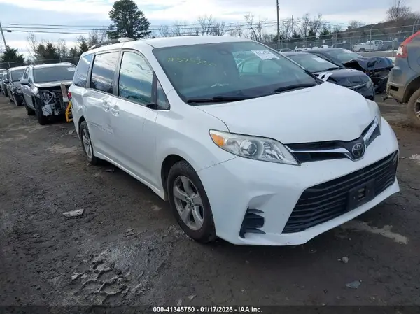 5TDKZ3DC7JS926205 2018 TOYOTA SIENNA - Image 1