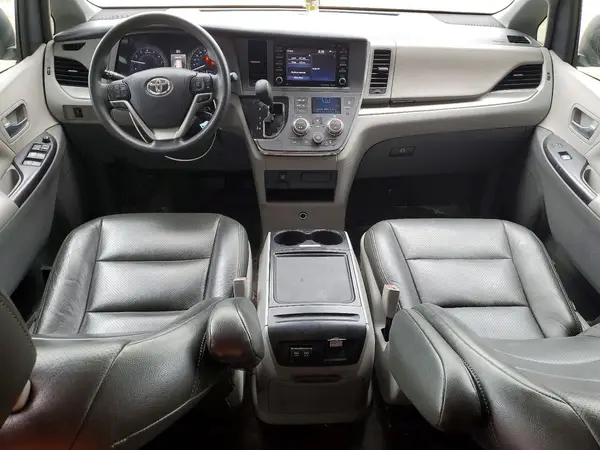 5TDKZ3DC7JS927497 2018 TOYOTA SIENNA - Image 8
