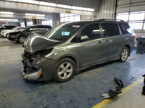 5TDKZ3DC7JS929668 2018 TOYOTA SIENNA - Image 1
