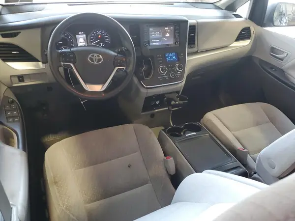 5TDKZ3DC7JS931680 2018 TOYOTA SIENNA - Image 8